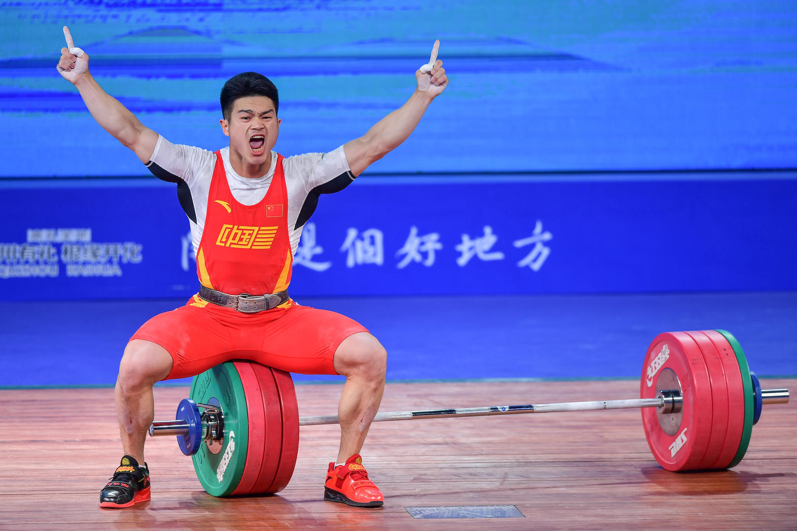 为什么有两个男子举重冠军_举重男子冠军有奖金吗_举重冠军男的