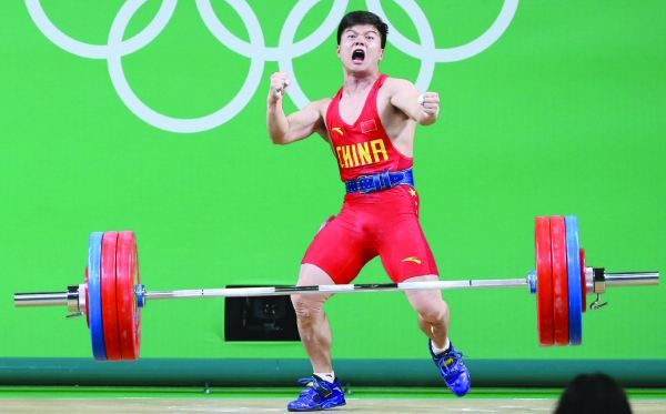龙清泉打破56公斤级世界纪录，中国举重再