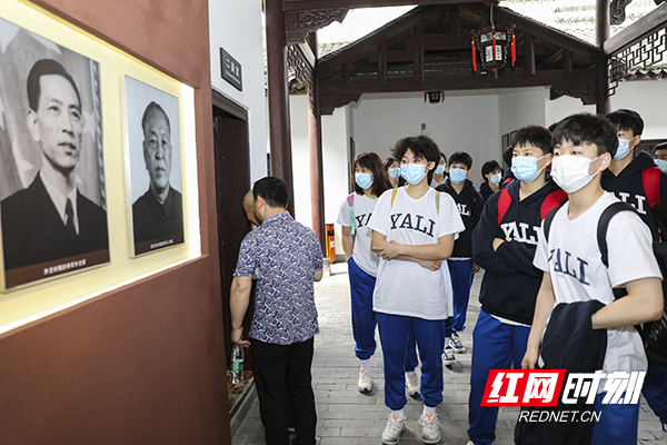 中学生篮球精英赛冠军是谁_初中篮球冠军_全国中学生篮球赛冠军