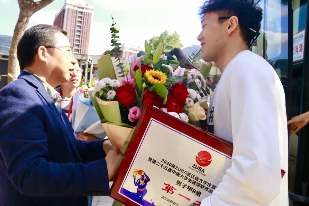 烟台大学篮球比赛_烟台大学学生篮球赛冠军_烟台篮球赛冠军大学学生是谁