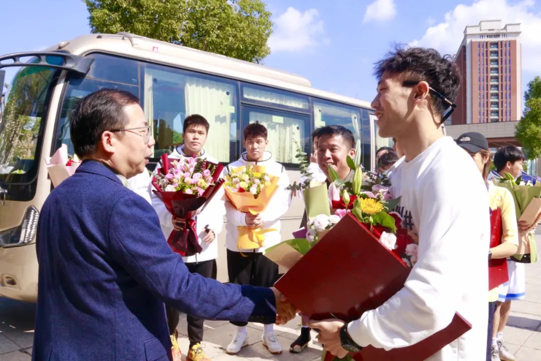 烟台大学学生篮球赛冠军_烟台大学篮球比赛_烟台篮球赛冠军大学学生是谁