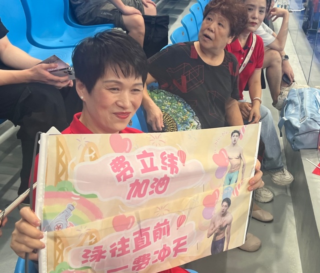纬度游泳健身怎么样_游泳冠军费立纬图片_纬度游泳健身一年卡
