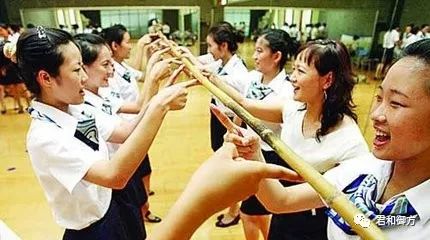 篮球规则犯规吹罚步骤_篮球吹罚号码手势_篮球犯规怎么吹