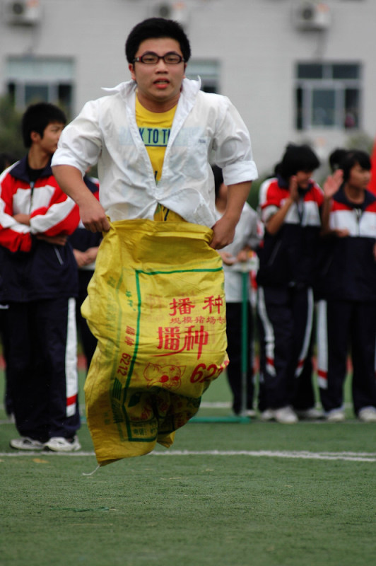 篮球吹罚号码手势_篮球犯规怎么吹_篮球规则犯规吹罚步骤