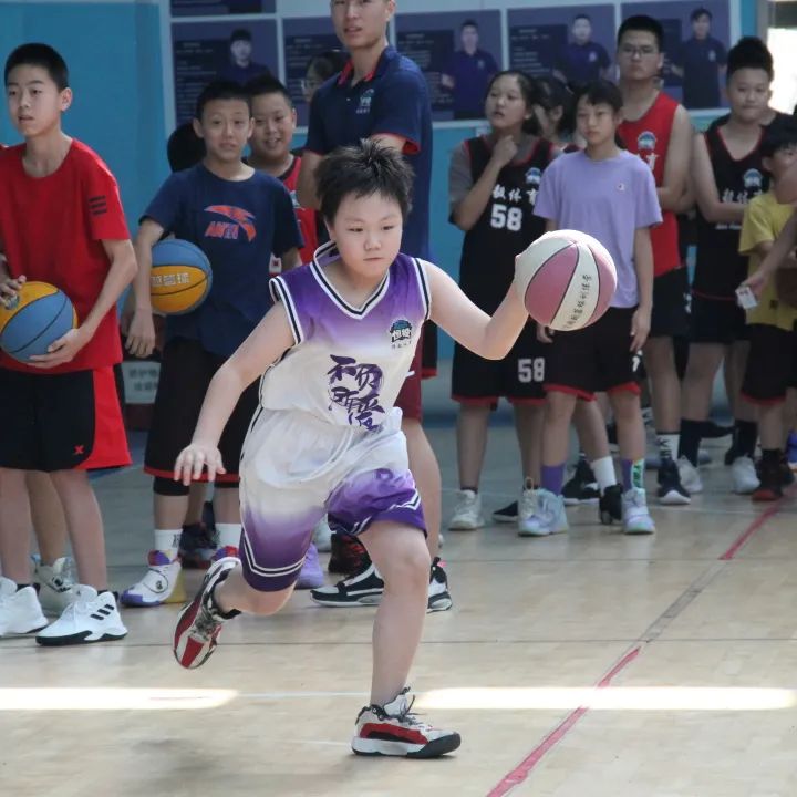 青少年篮球训练的身体训练_青少年该怎么练篮球技巧_篮球青少年练技巧该注意什么