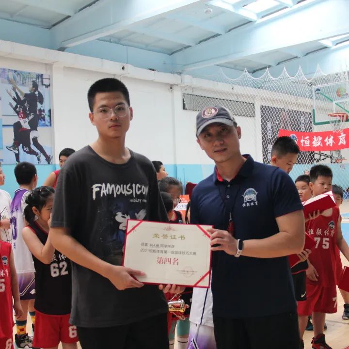 篮球青少年练技巧该注意什么_青少年该怎么练篮球技巧_青少年篮球训练的身体训练