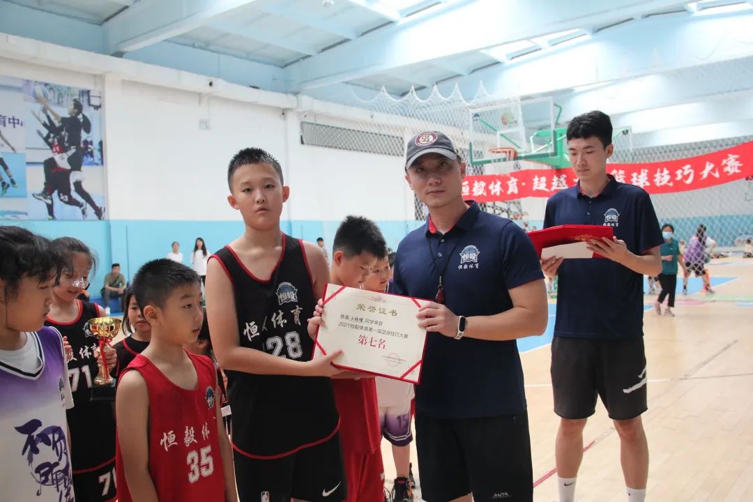 青少年该怎么练篮球技巧_篮球青少年练技巧该注意什么_青少年篮球训练的身体训练
