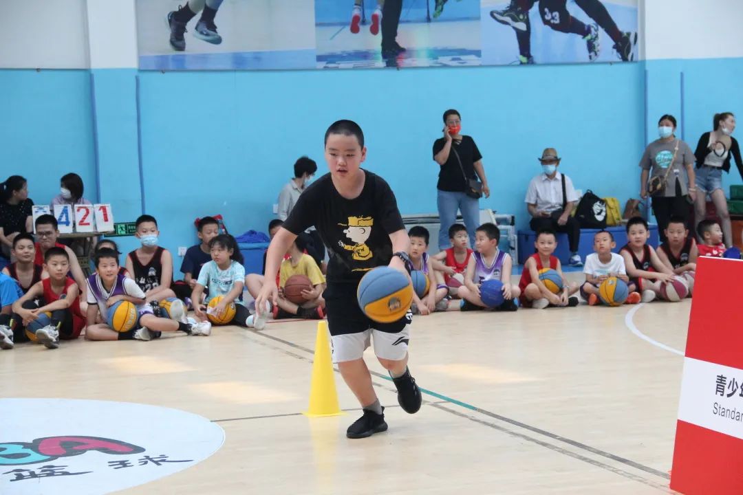 青少年篮球训练的身体训练_篮球青少年练技巧该注意什么_青少年该怎么练篮球技巧