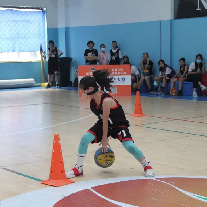 篮球青少年练技巧该注意什么_青少年篮球训练的身体训练_青少年该怎么练篮球技巧