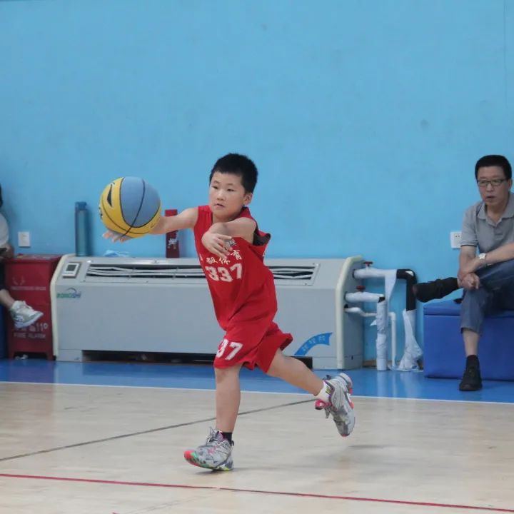 篮球青少年练技巧该注意什么_青少年篮球训练的身体训练_青少年该怎么练篮球技巧