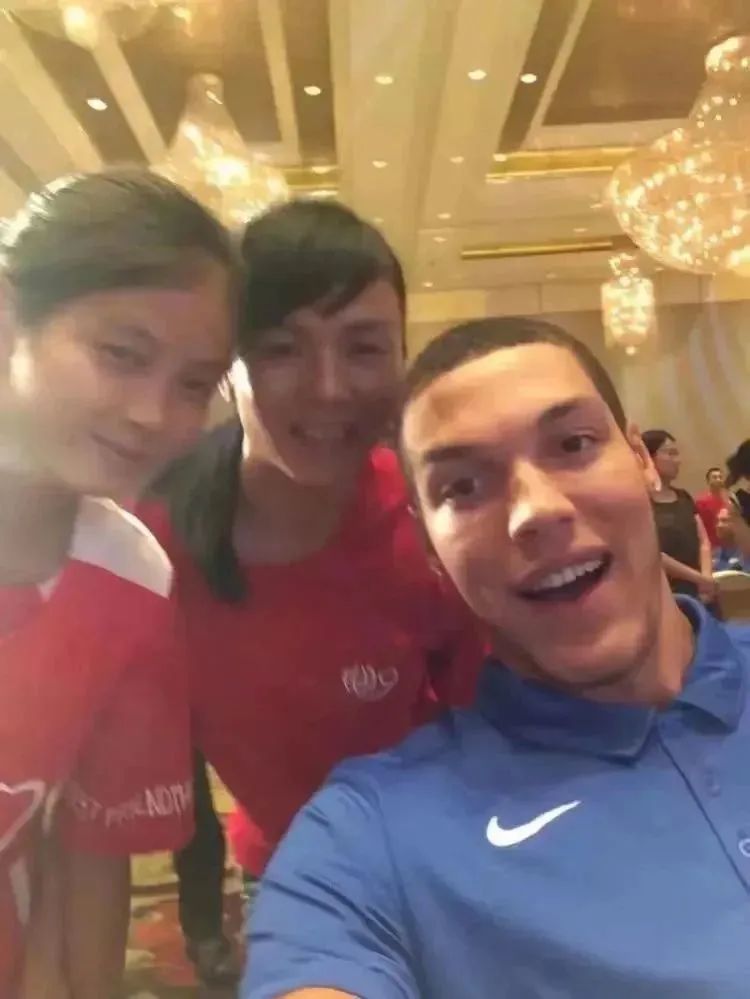 学校篮球冠军合照图片_篮球合影照片_篮球球员合照